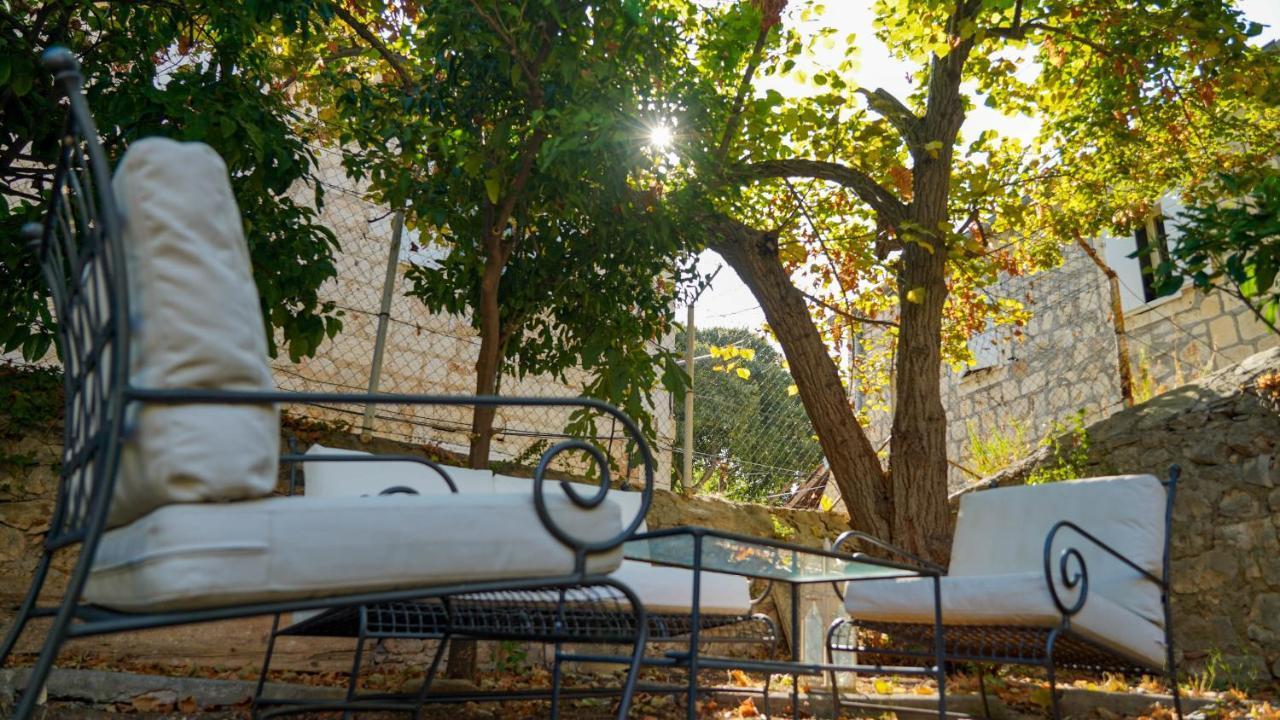 Charming Two-Bed Apartment Orange Garden Sutivan Luaran gambar