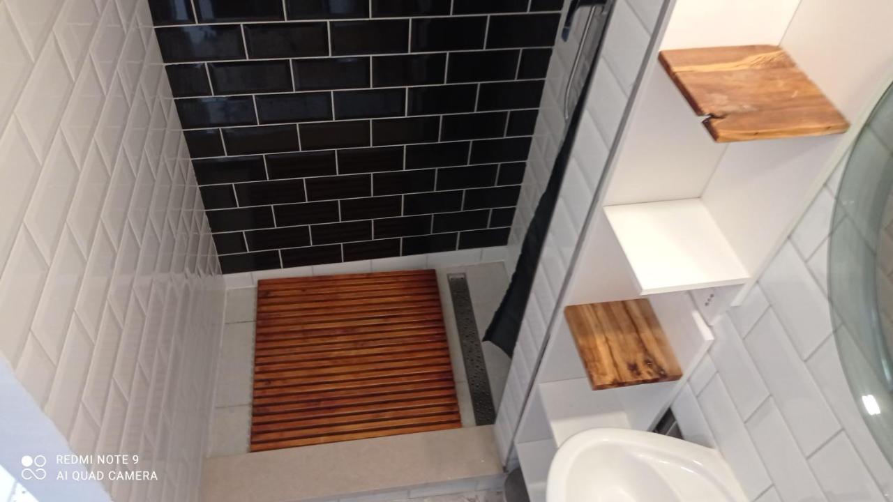 Charming Two-Bed Apartment Orange Garden Sutivan Luaran gambar